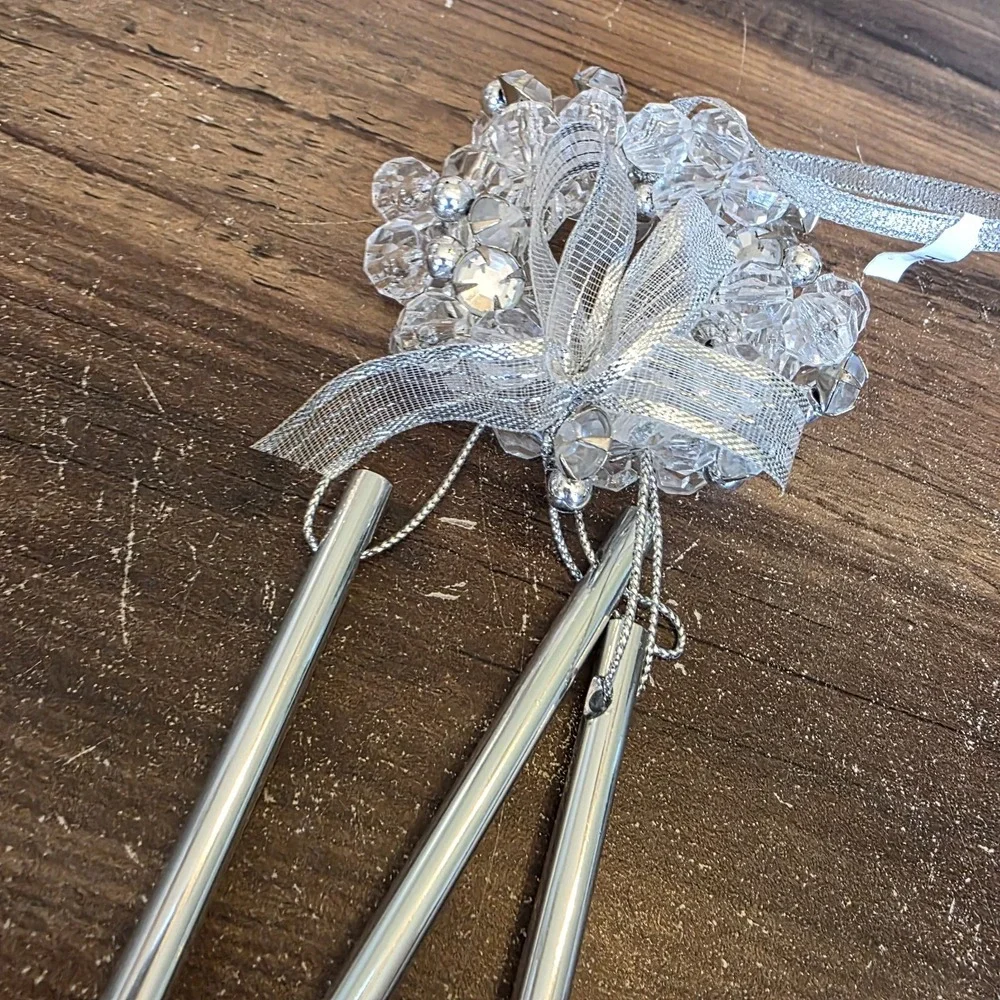 Vintage Avon Exclusive Shimmering Windchime Ornament Christmas‎ Silver Wreath